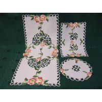 Tischdecke Mitteldecke Tischläufer u. Deckchen in Creme mit floraler Stickerei ca. 30x45 cm